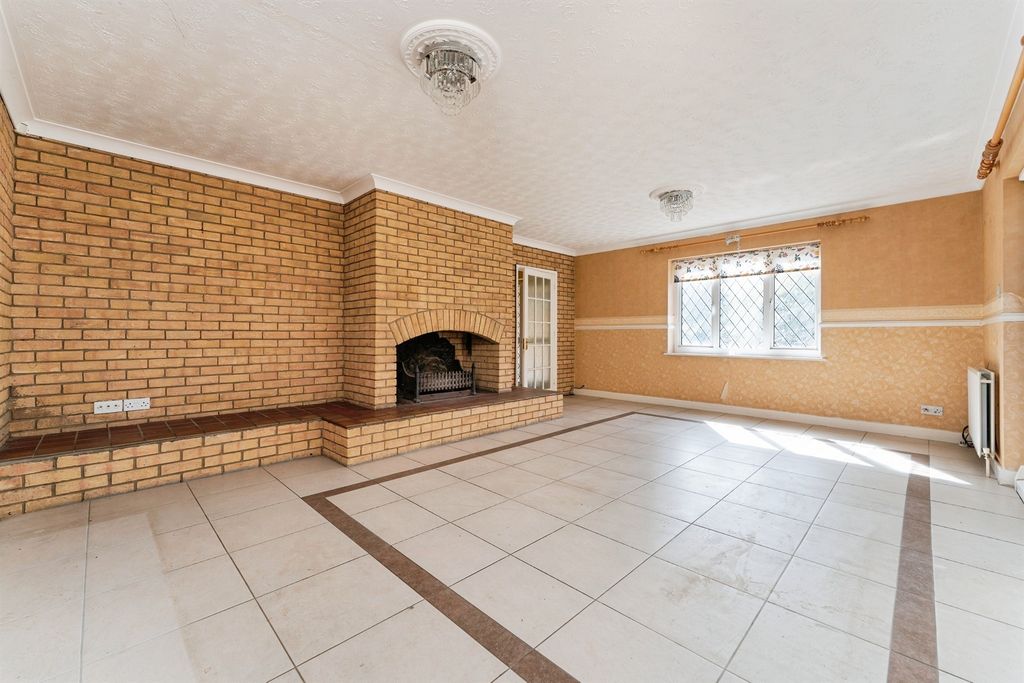 Property photo 2 of 26