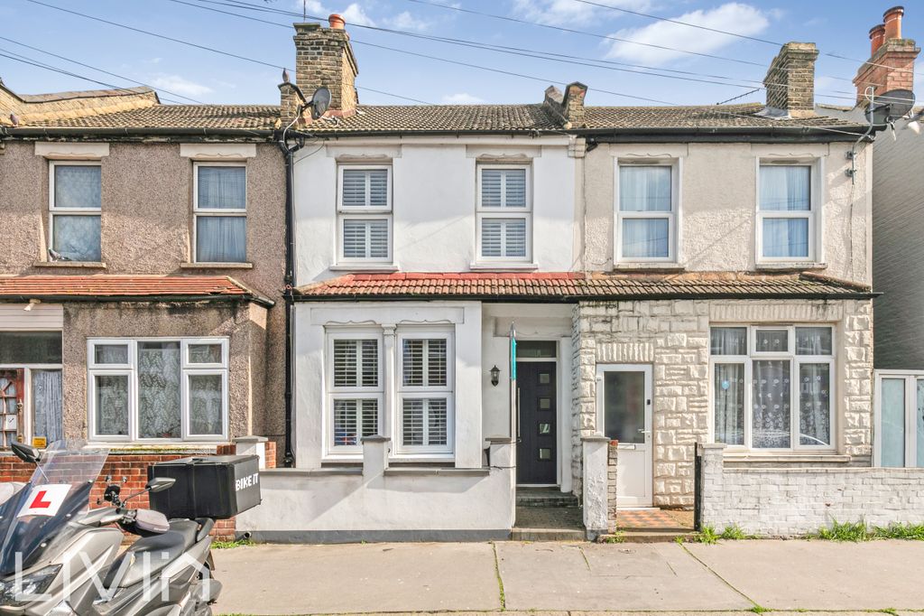 Property photo 1 of 10 12