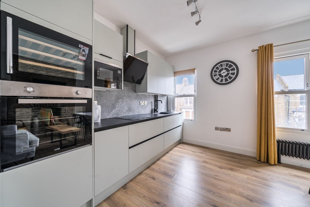 Property photo 1 of 9 1421216-19-69A1Ae...