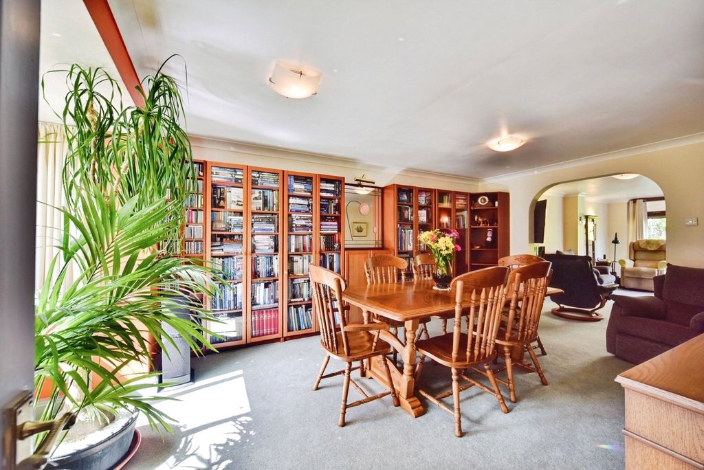 Property photo 2 of 21 Dining Room