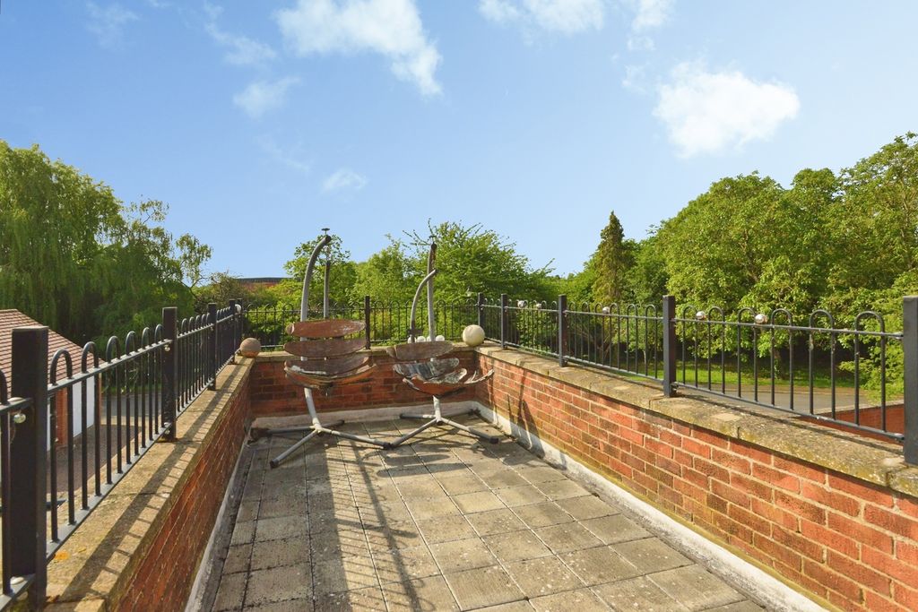 Property photo 3 of 15 Pbox-Img.Jpg