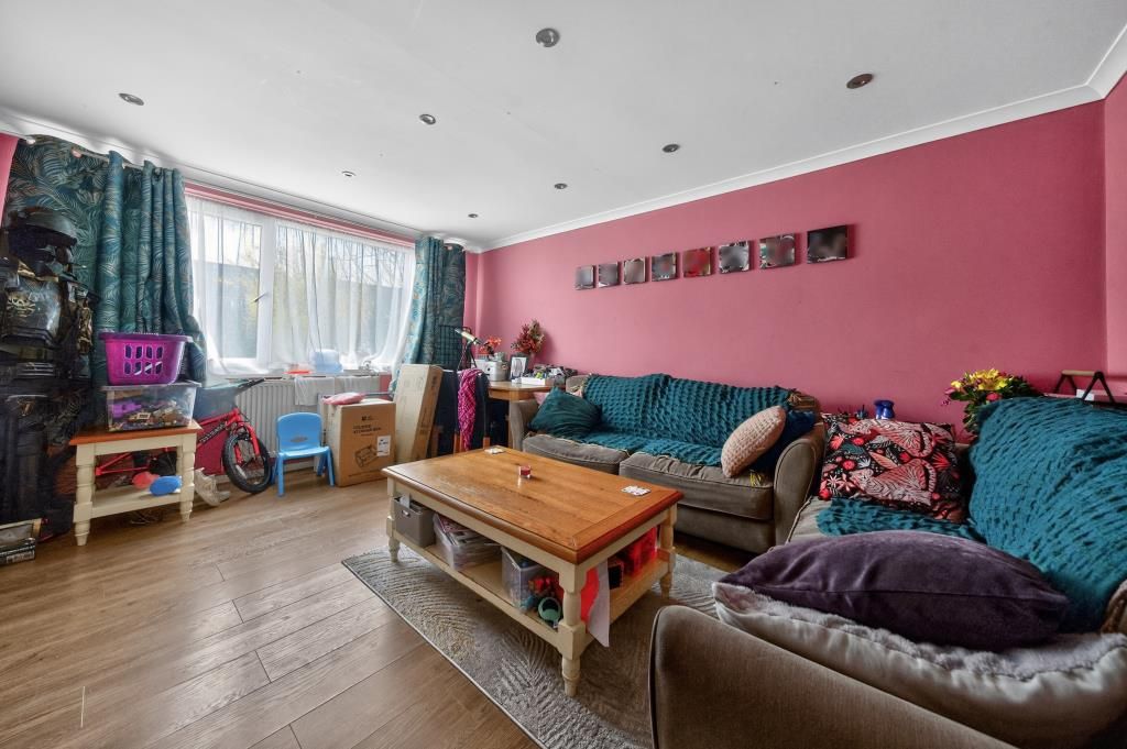 Property photo 3 of 20 Kitchen