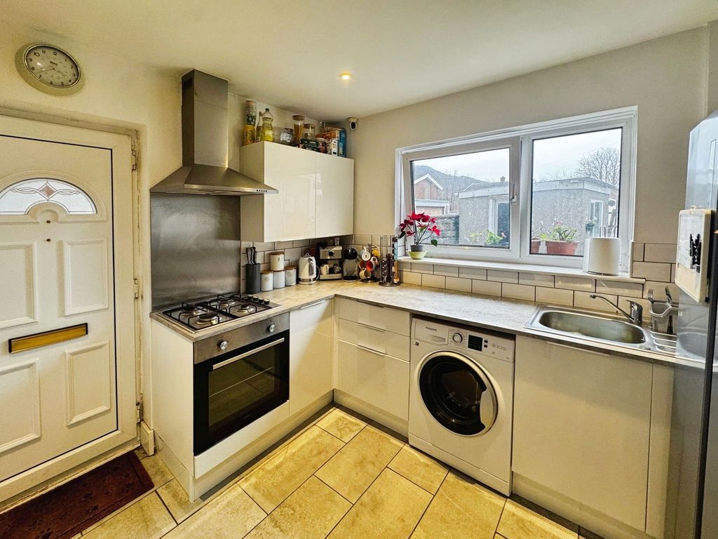 Property photo 3 of 28