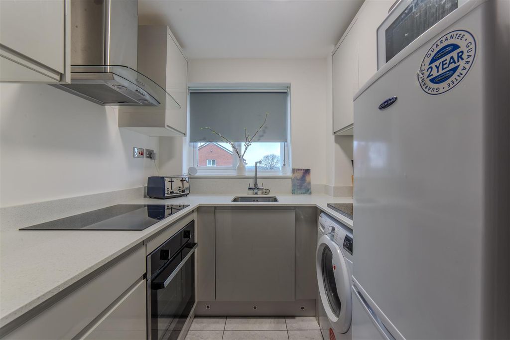 Property photo 3 of 13 56 Open Hearth Close-9.Jpg