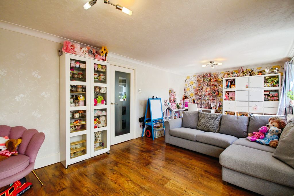 Property photo 3 of 15