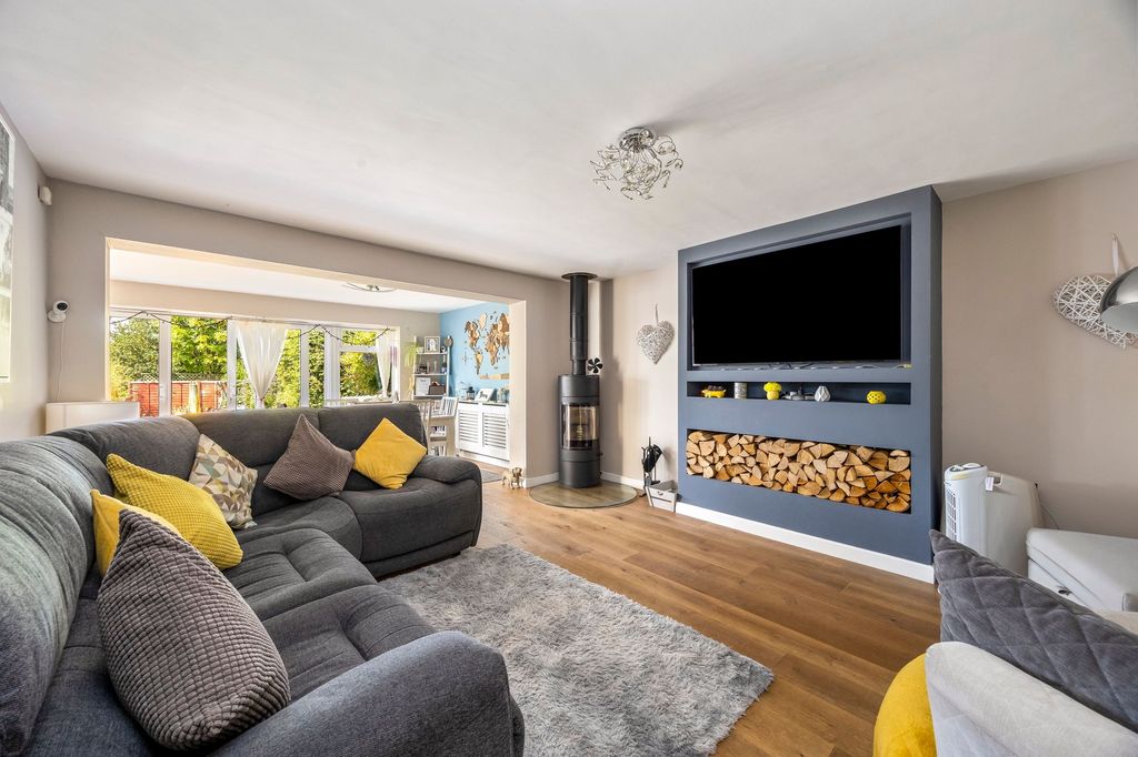 Property photo 1 of 32