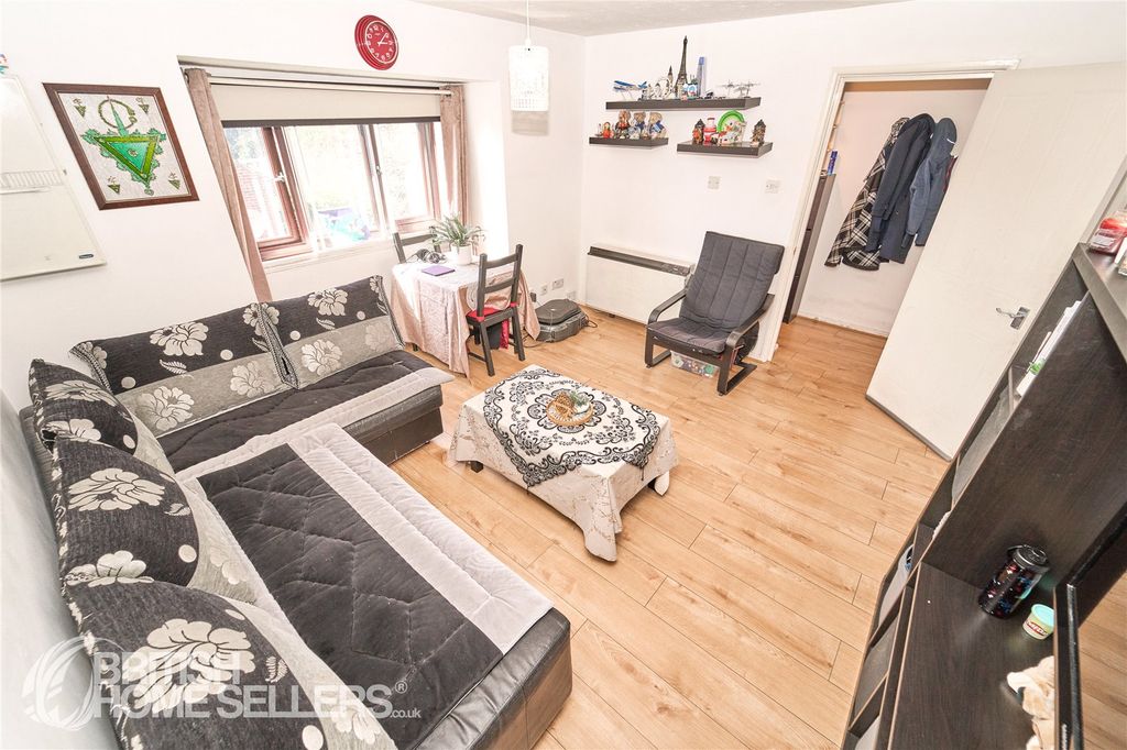 Property photo 2 of 15 Picture No. 16