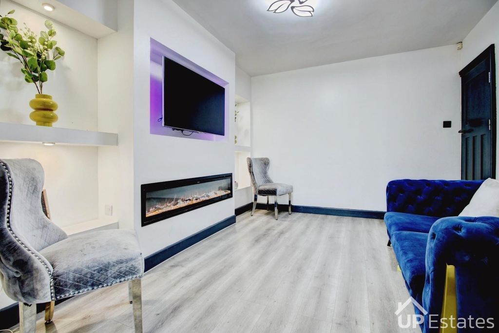 Property photo 2 of 35