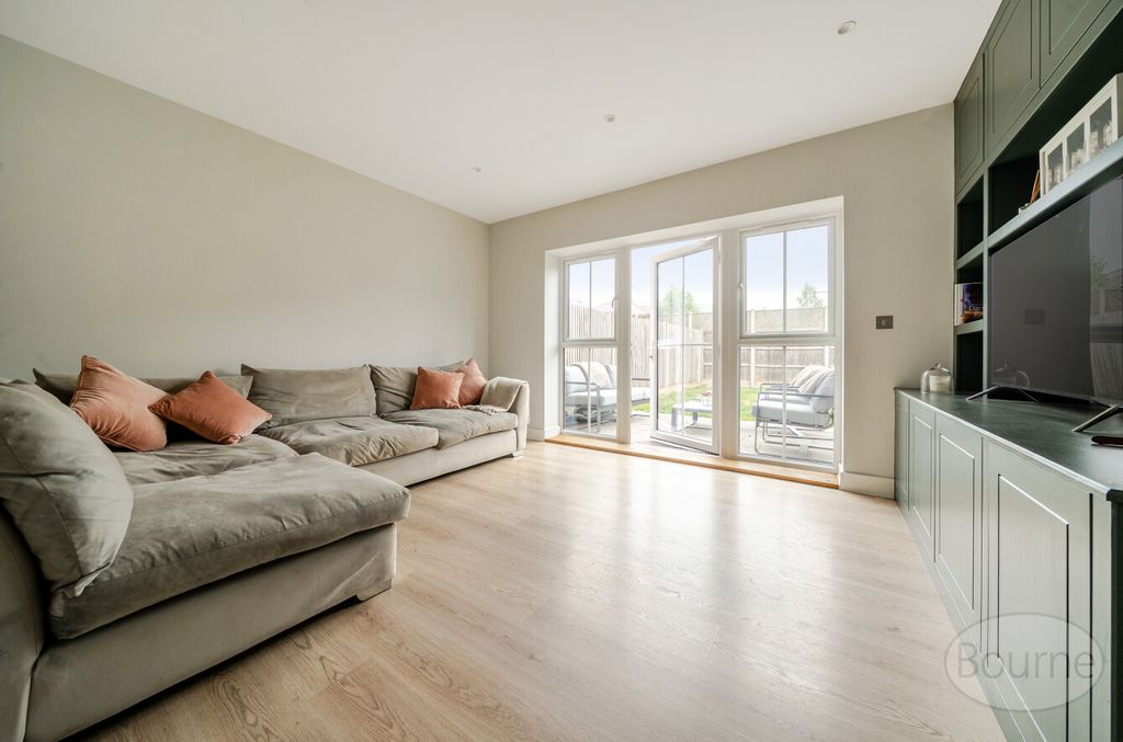 Property photo 2 of 15 26267245-2F8B-4d0...