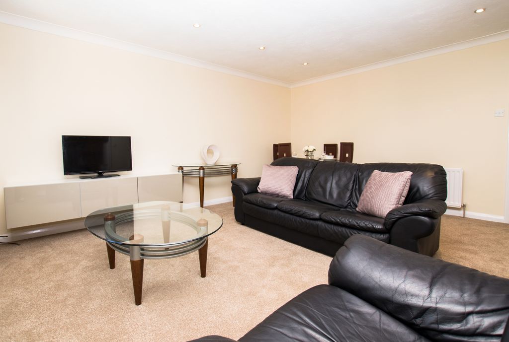 Property photo 1 of 9 First Floor, Two-Bedroom Apartment Close To Three Bridges Station