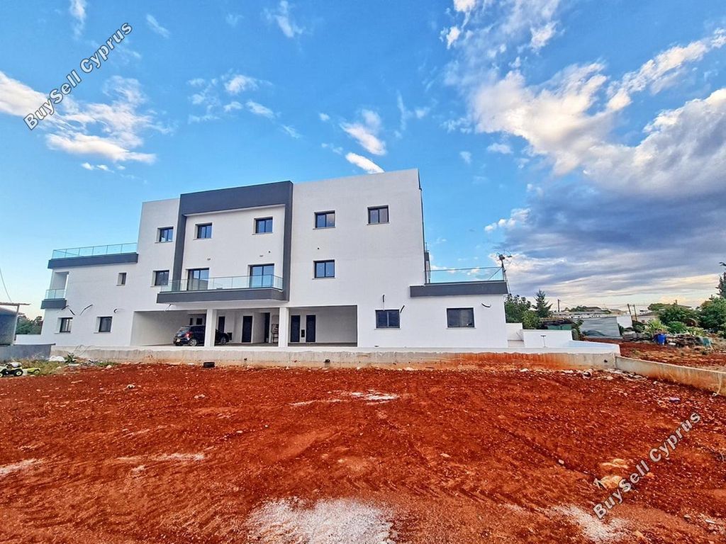 Property photo 2 of 21