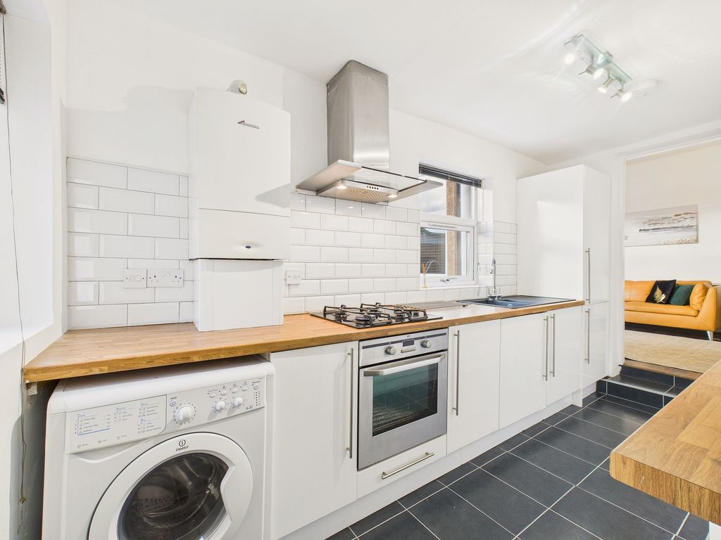 Property photo 2 of 11 Kitchen