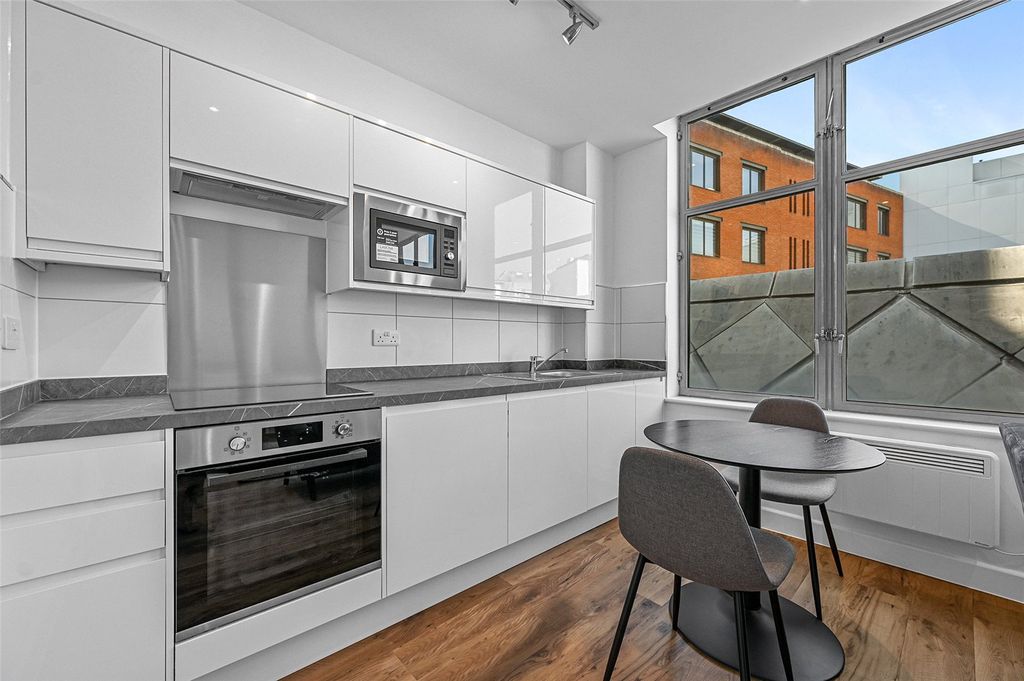Property photo 2 of 10 Reception/ Kitchen
