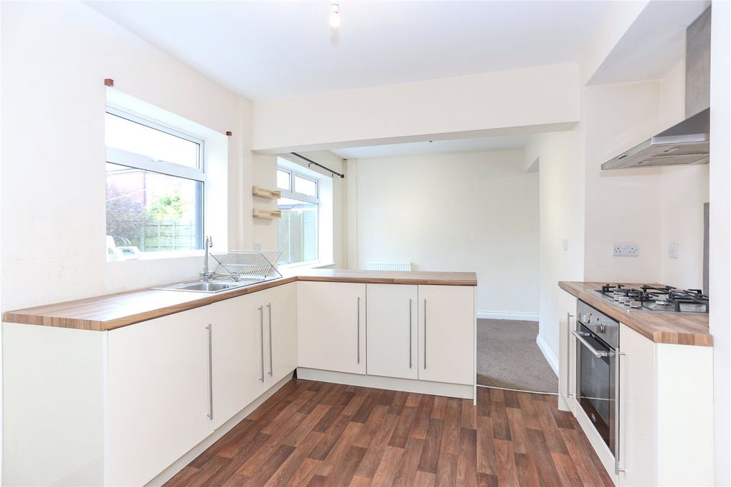Property photo 2 of 10 Kitchen