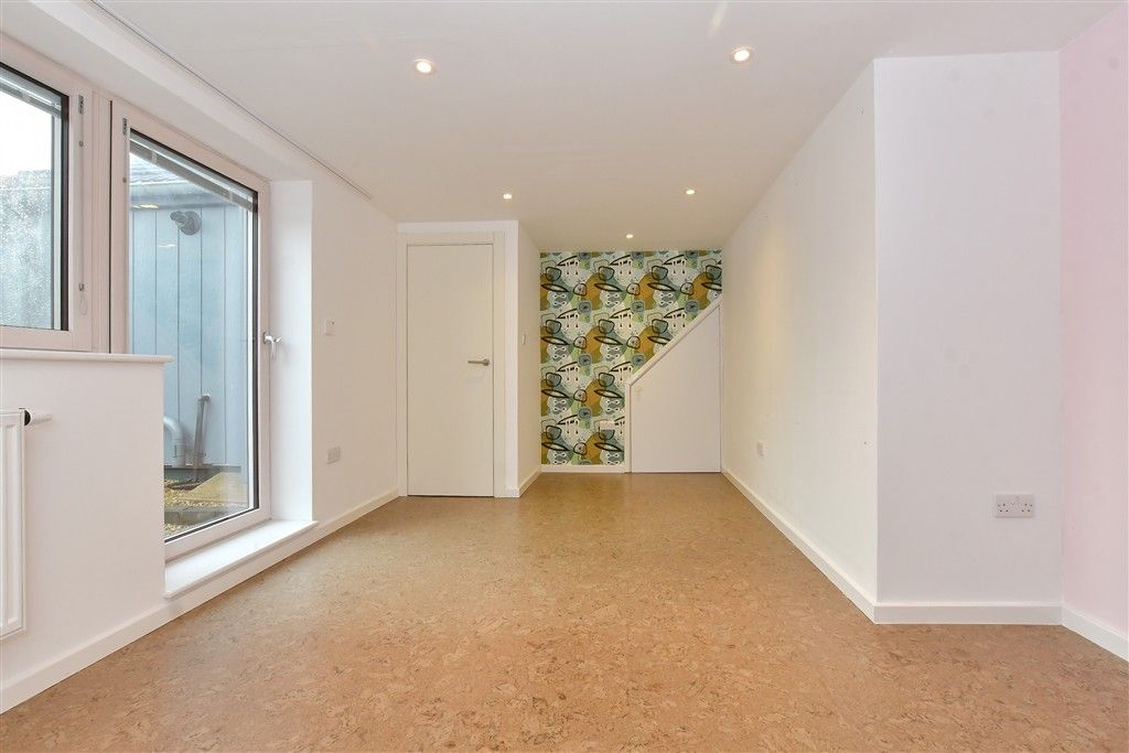 Property photo 3 of 13 Lounge