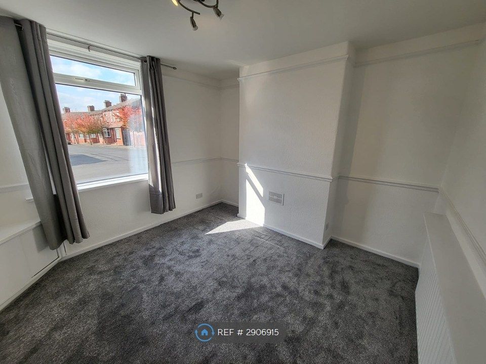 Property photo 2 of 9 Living Room