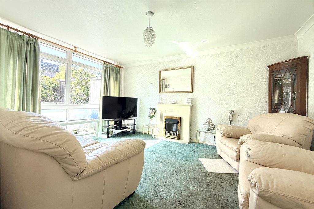 Property photo 2 of 15 Living Room Photo 2