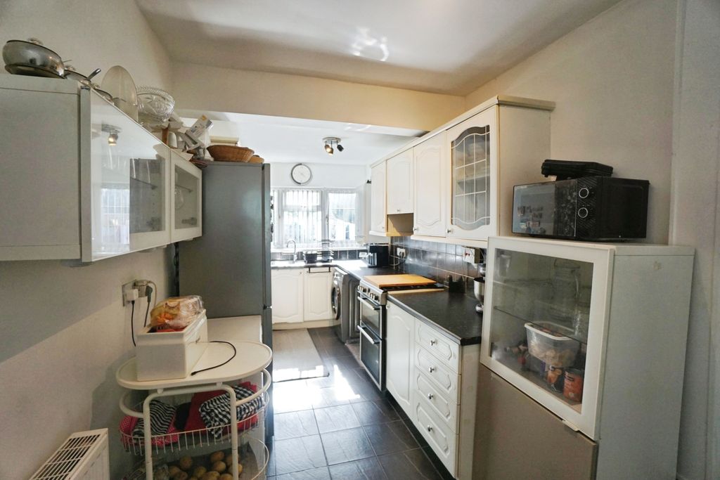 Property photo 2 of 19 Kitchen