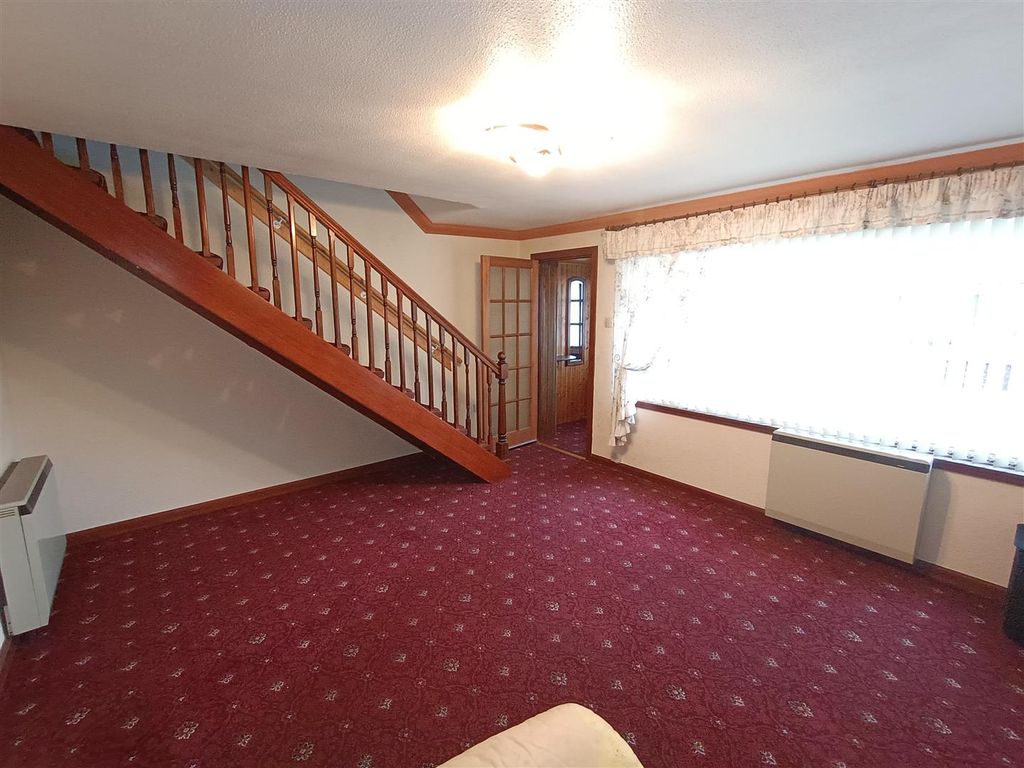 Property photo 2 of 13 Lounge