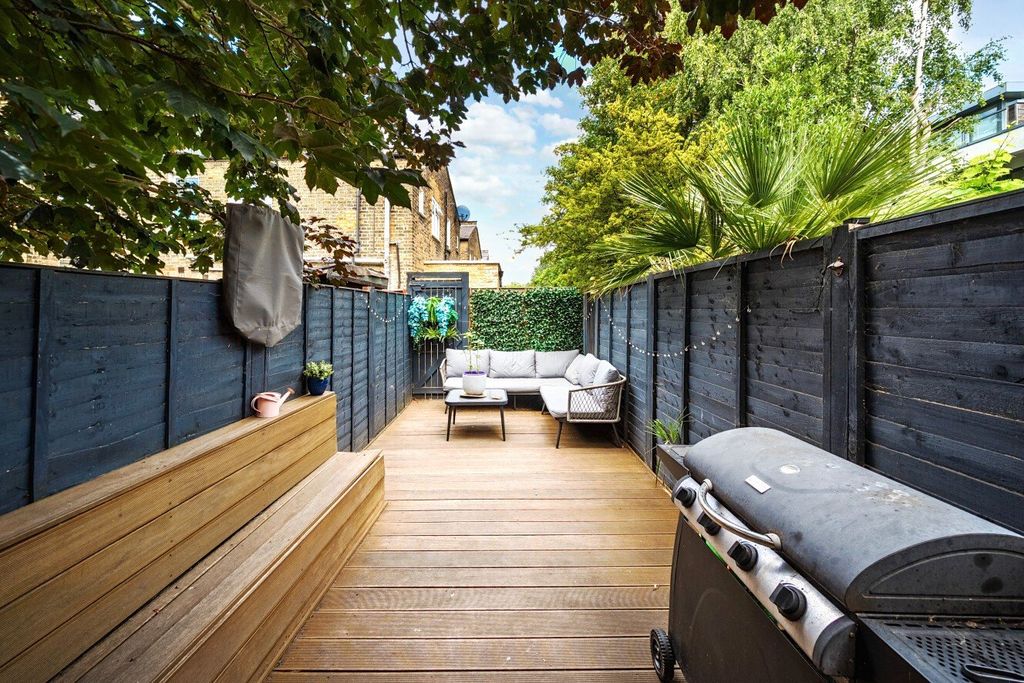 Property photo 3 of 8 Picture No. 16