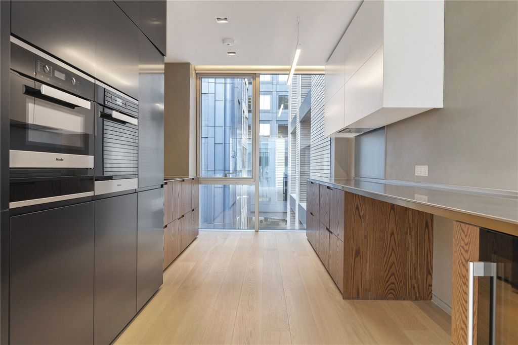 Property photo 2 of 20 Kitchen/ Reception