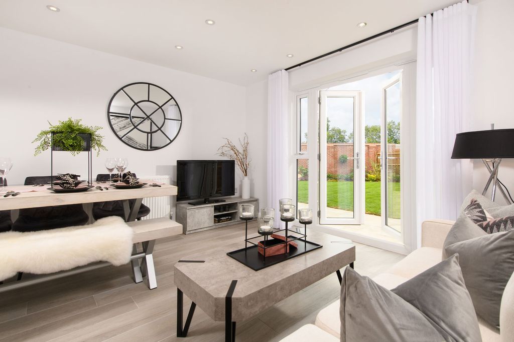 Property photo 1 of 10 Kingsville 4 Bed Home Kitchen/Diner/Family Area With French Doors Onto The Garden Internal