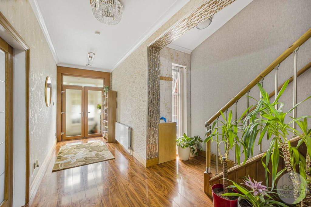 Property photo 2 of 26