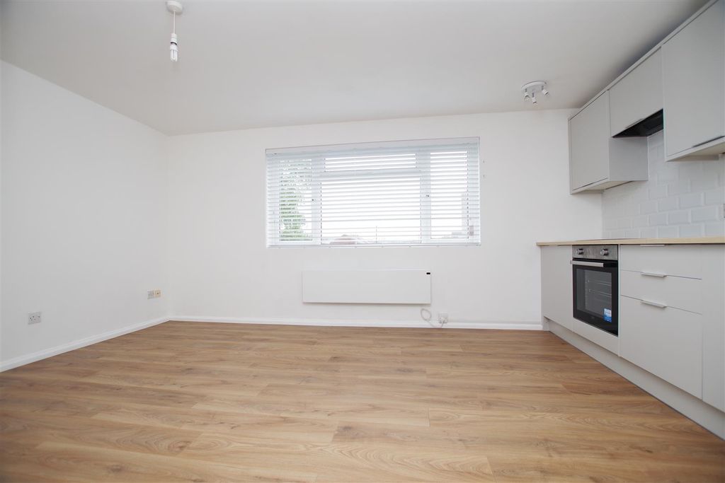 Property photo 2 of 9 Lounge/Diner