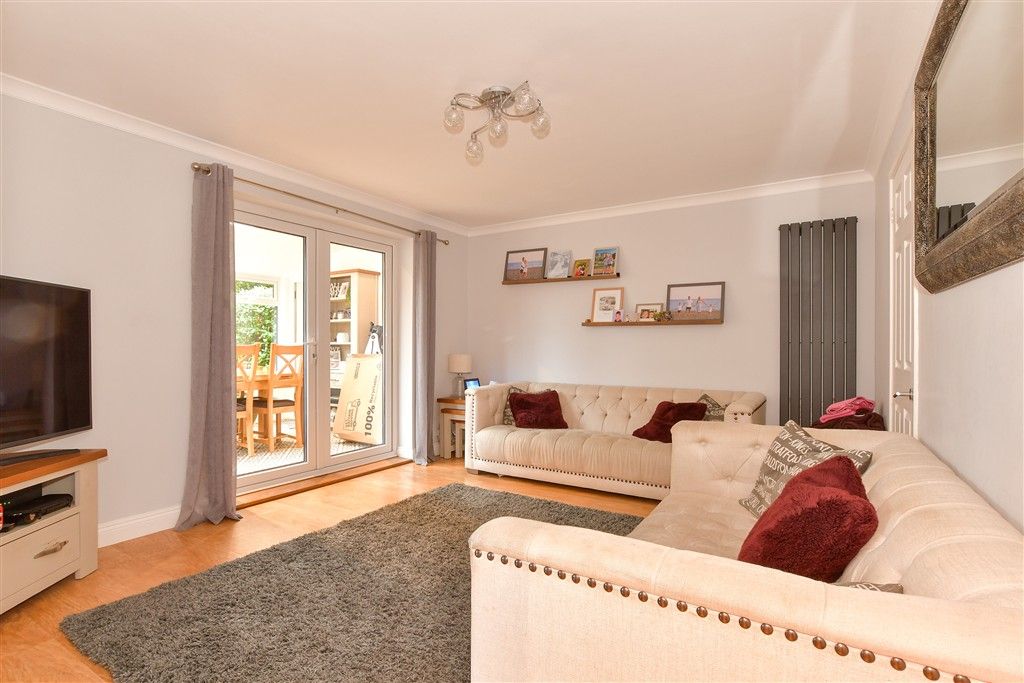 Property photo 3 of 9 Lounge