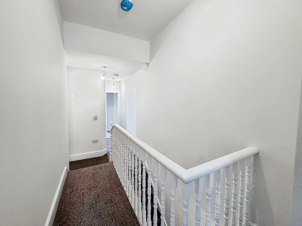 Property photo 3 of 9 Landing