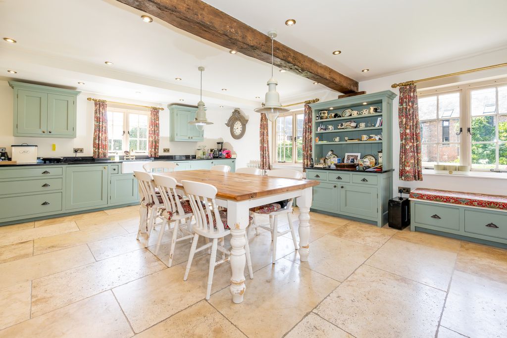 Property photo 2 of 16 Breakfast Room