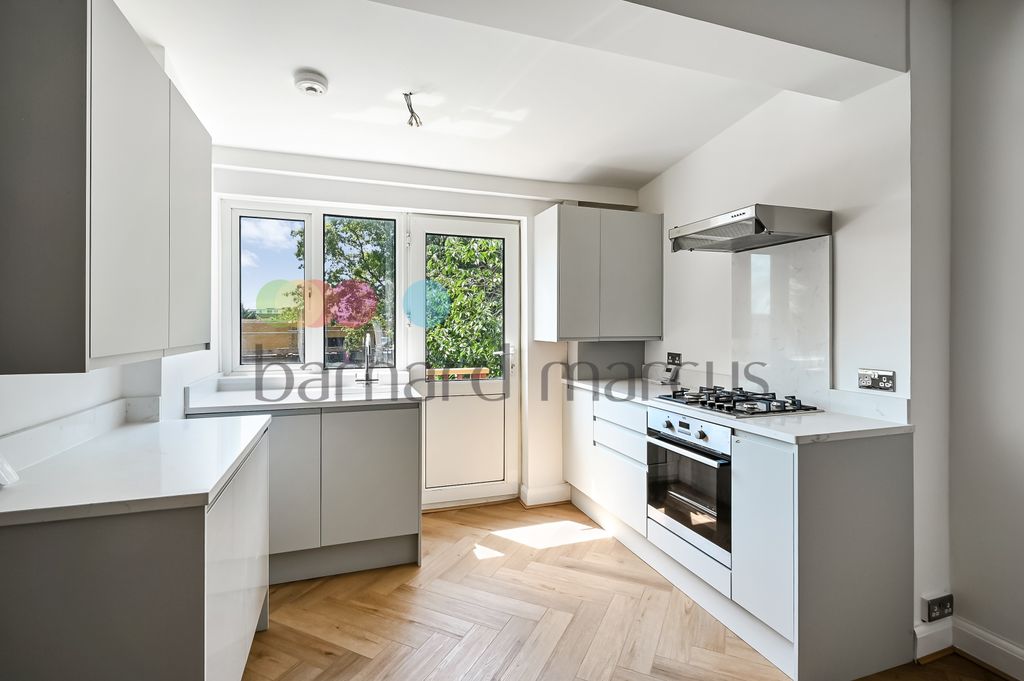 Property photo 2 of 7 Kitchen