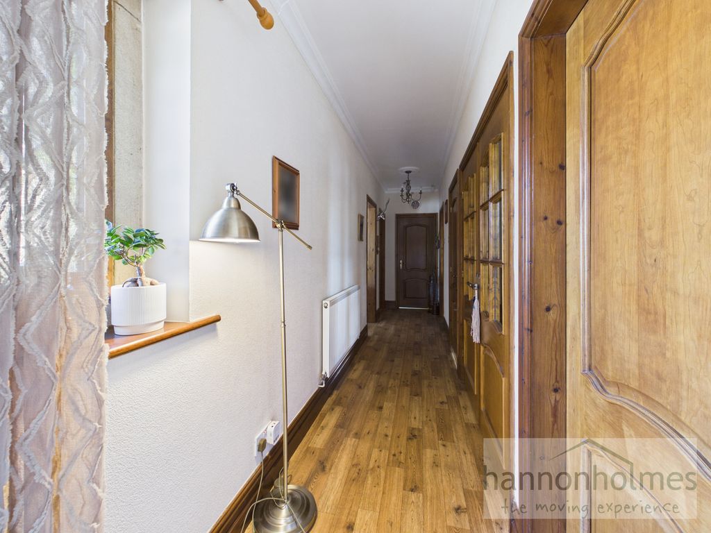 Property photo 3 of 46 Cam05283G0-Pr0175-Still018