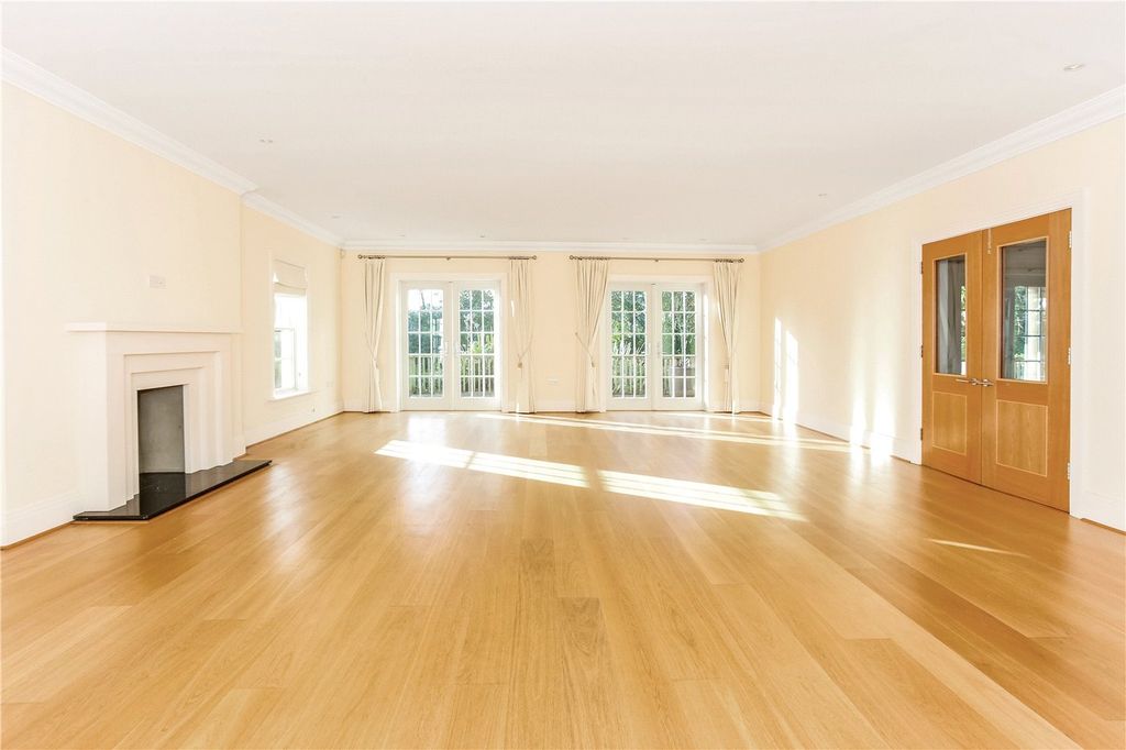 Property photo 2 of 29 Picture No. 27