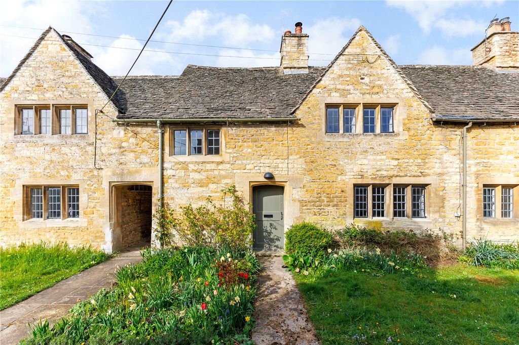 Property photo 1 of 12 5 The Square