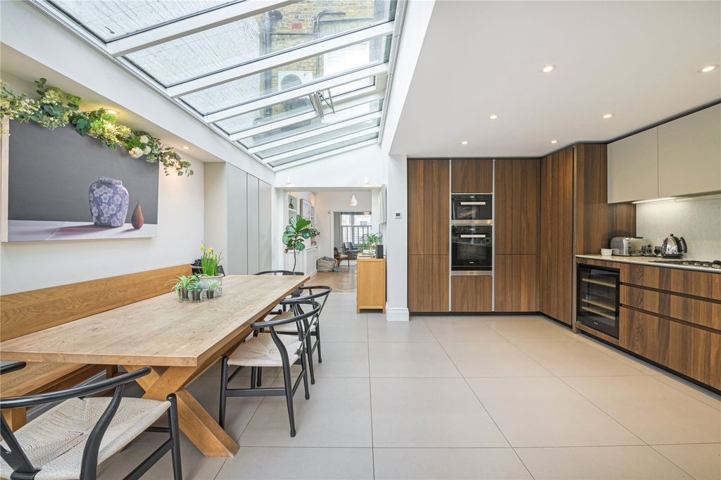 Property photo 2 of 28 Kitchen/Dining Room