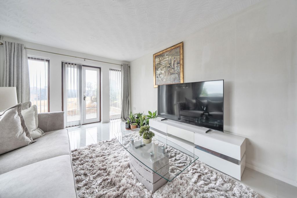 Property photo 2 of 18 1463089-3-6A05Ca6...