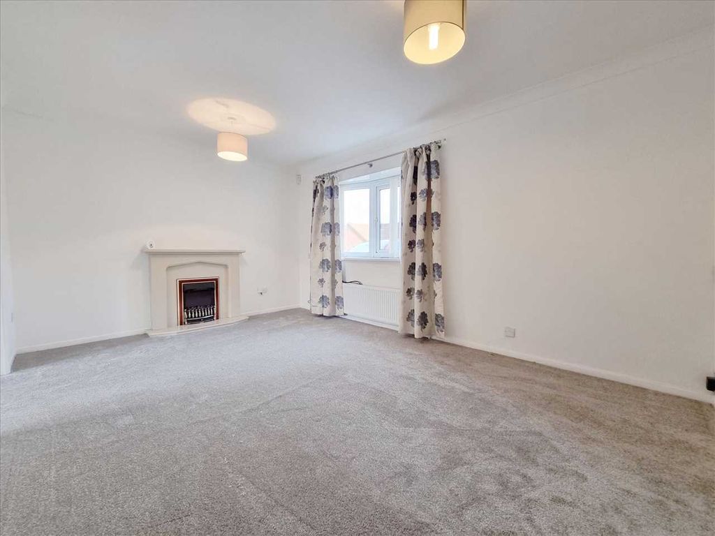 Property photo 2 of 12 Lounge: