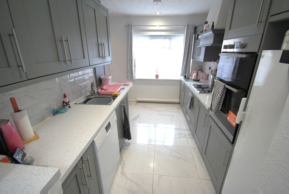 Property photo 2 of 21 Kitchen