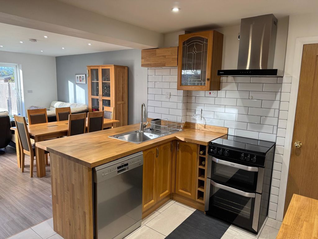 Property photo 3 of 16 Kitchen