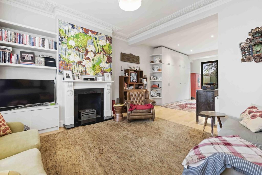 Property photo 3 of 18 Living Room