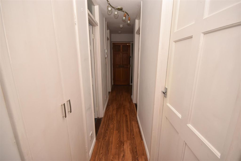 Property photo 2 of 14 Entrance Hallway