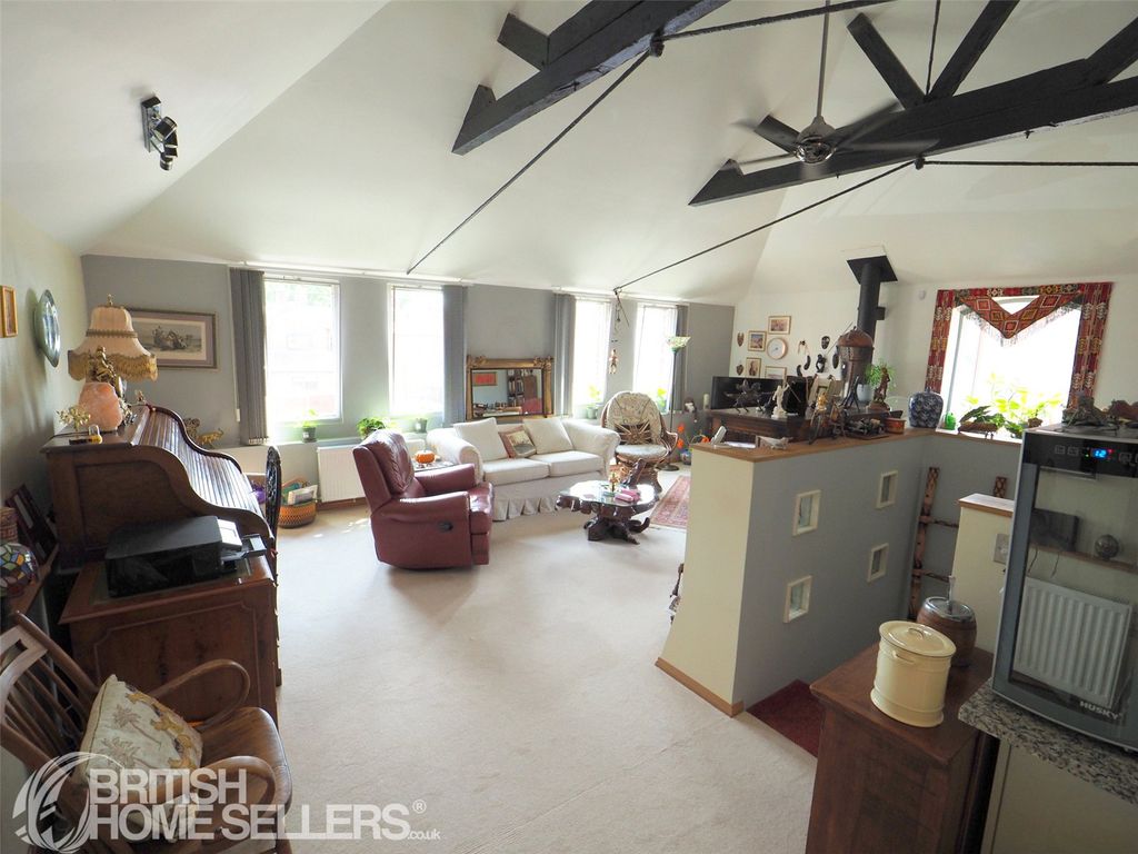 Property photo 2 of 22 Picture No. 20