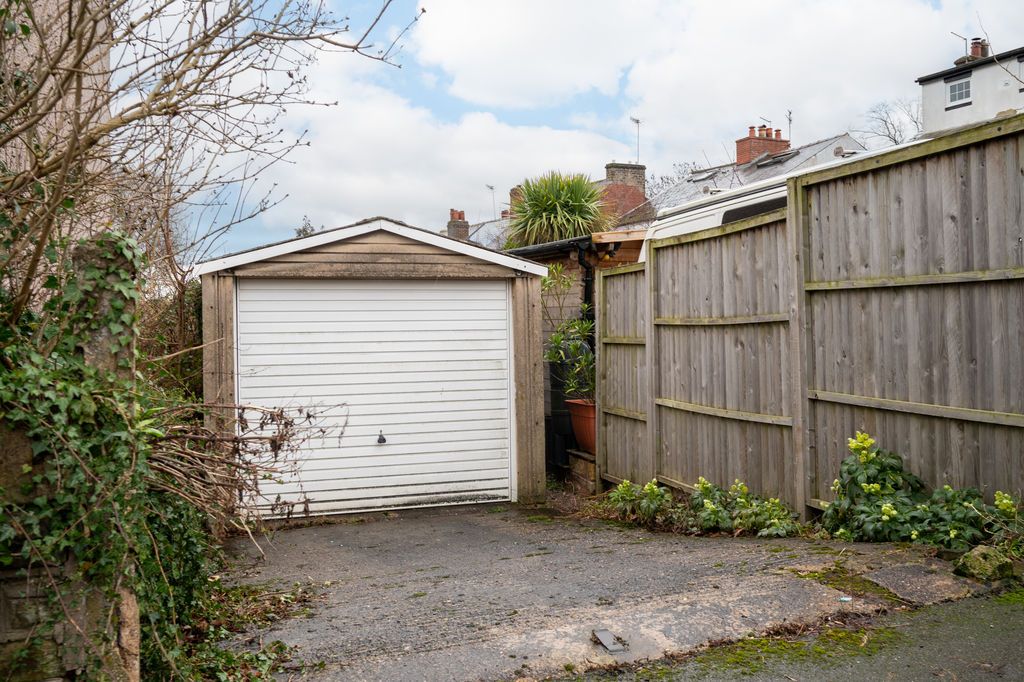 Property photo 2 of 22 Garage