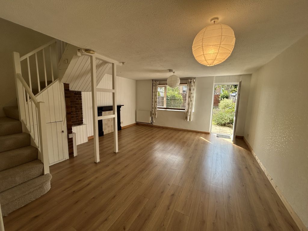 Property photo 3 of 17 Lounge A