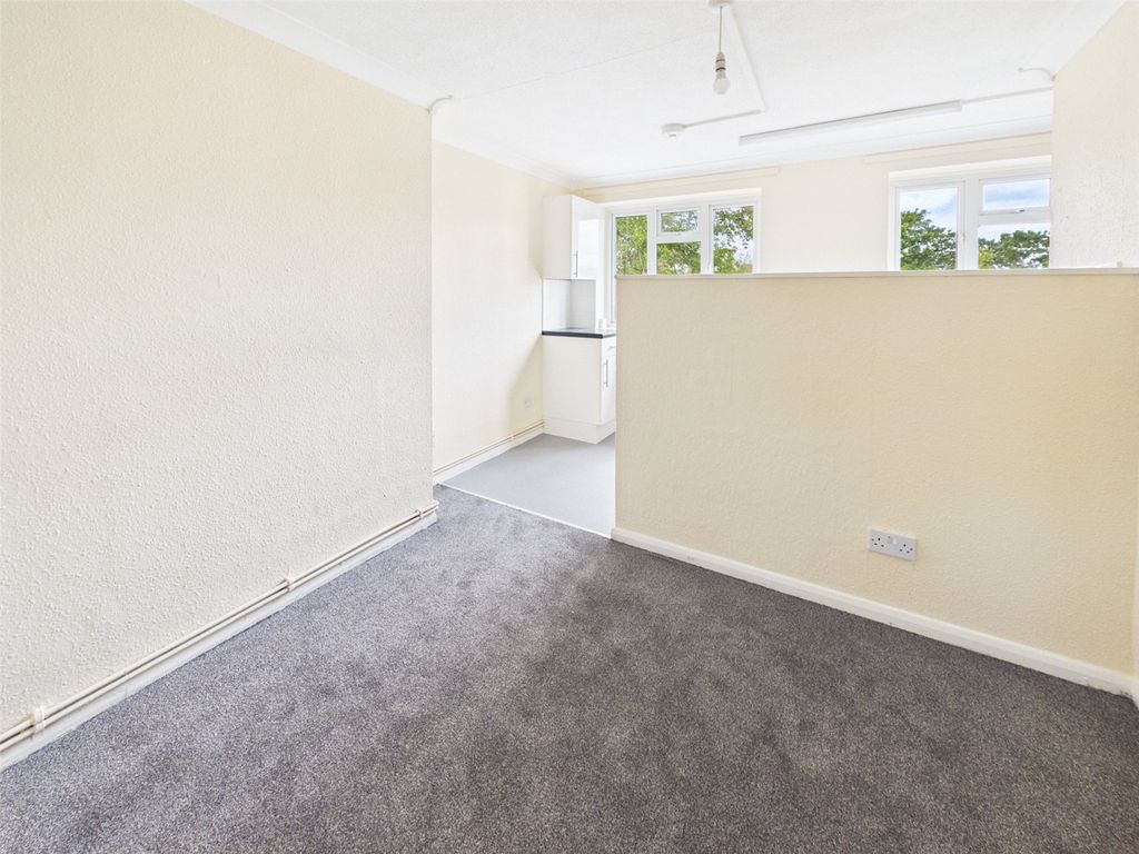 Property photo 2 of 7 Picture No. 10