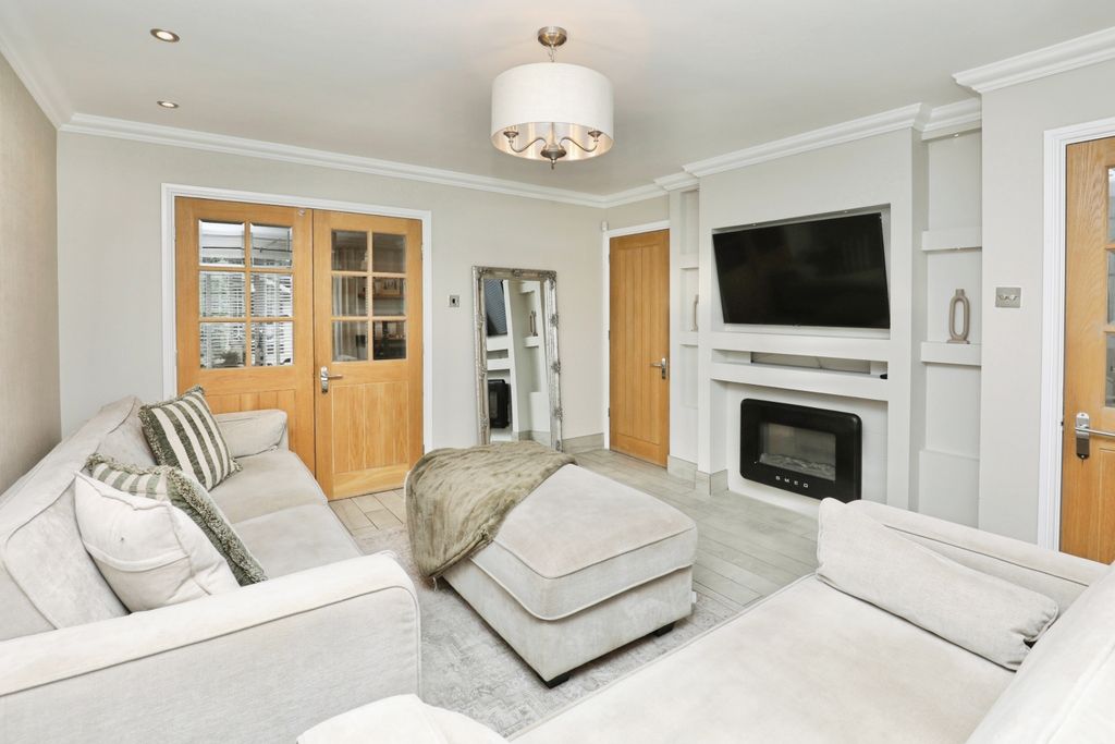 Property photo 2 of 15 Lounge