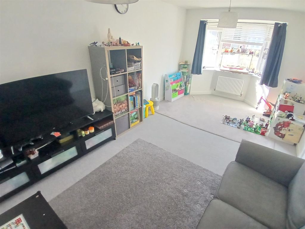 Property photo 3 of 23