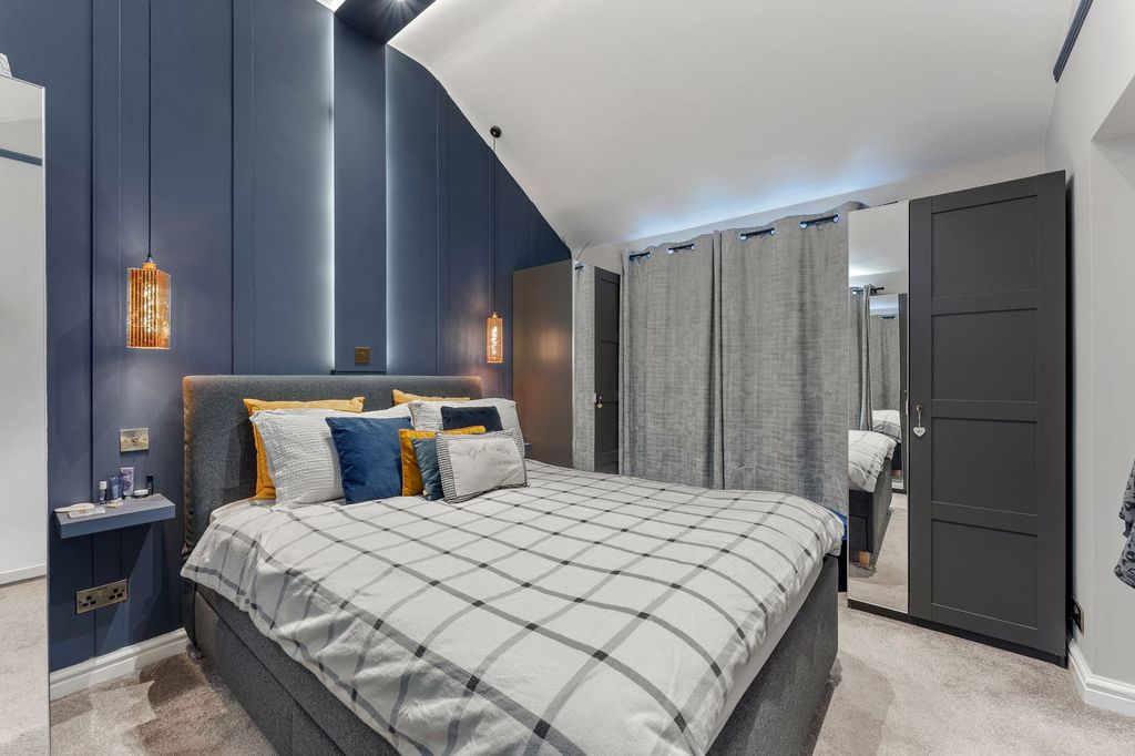 Property photo 3 of 23