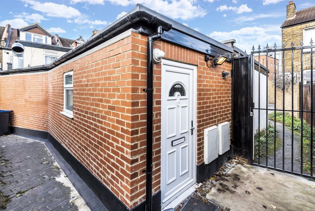 Property photo 2 of 7 391400 (1)